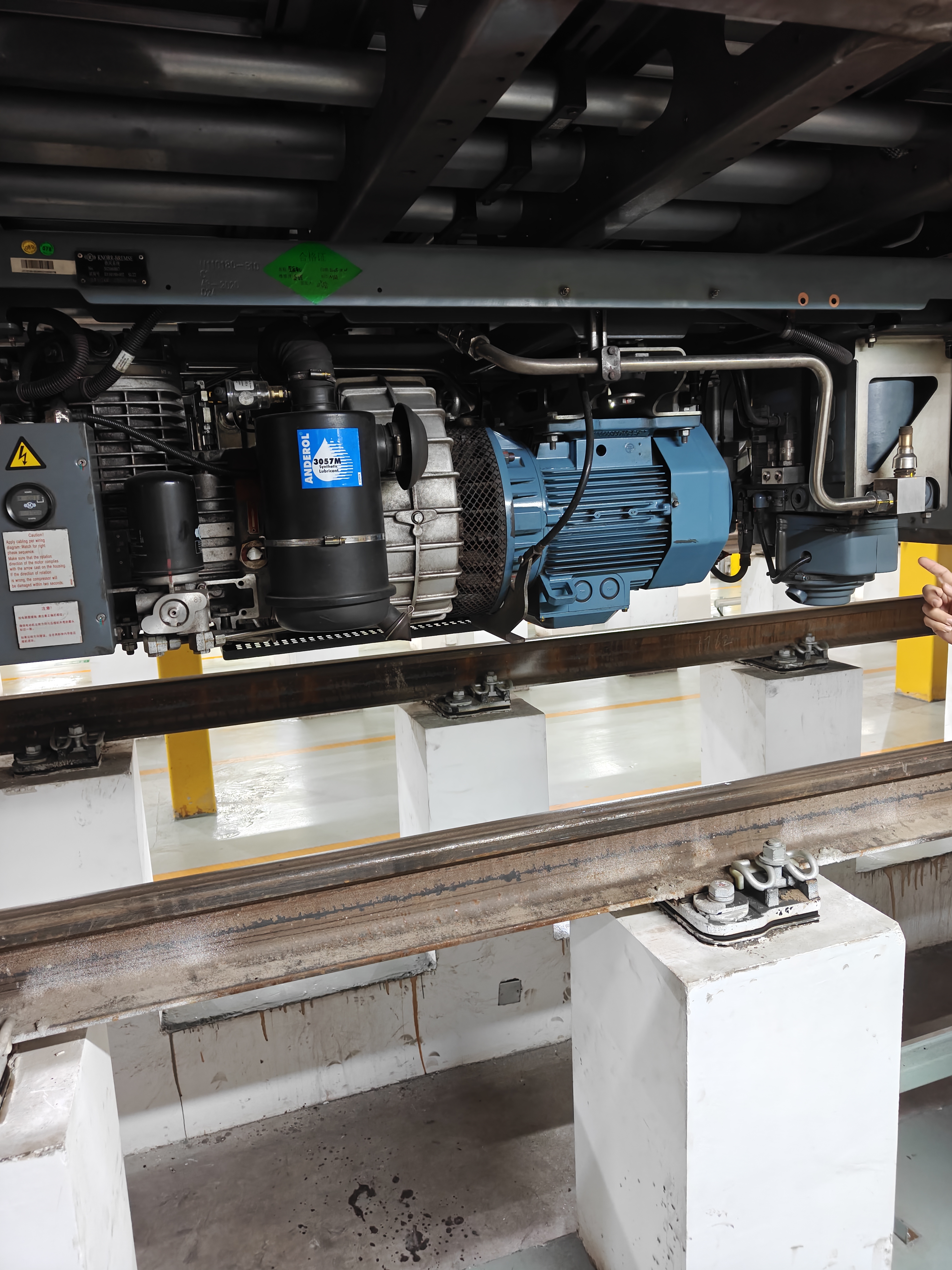 露點(diǎn)儀在地鐵軌道測(cè)試現(xiàn)場(chǎng)